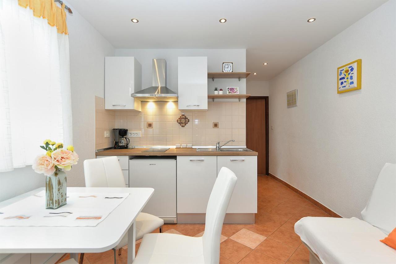 Apartment Snjezana 1064 Ровінь Екстер'єр фото