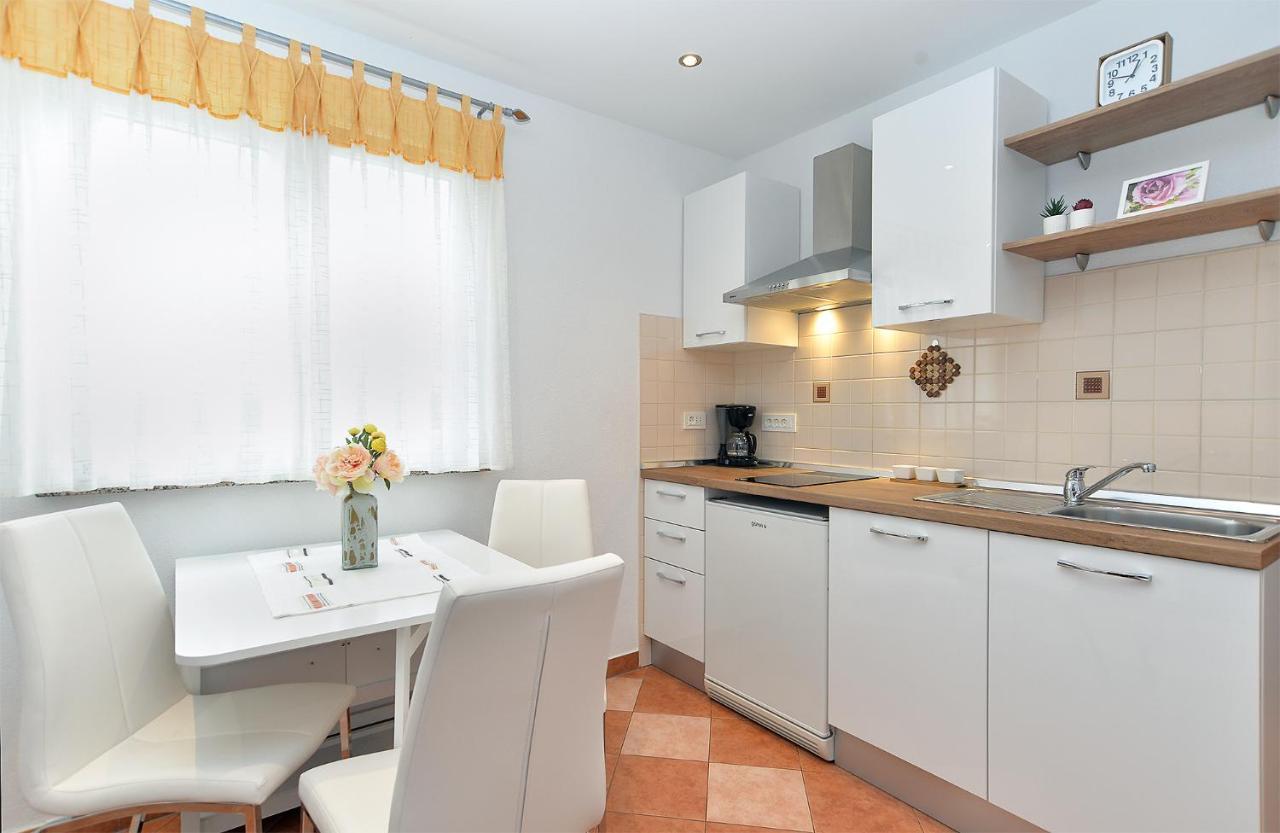 Apartment Snjezana 1064 Ровінь Екстер'єр фото