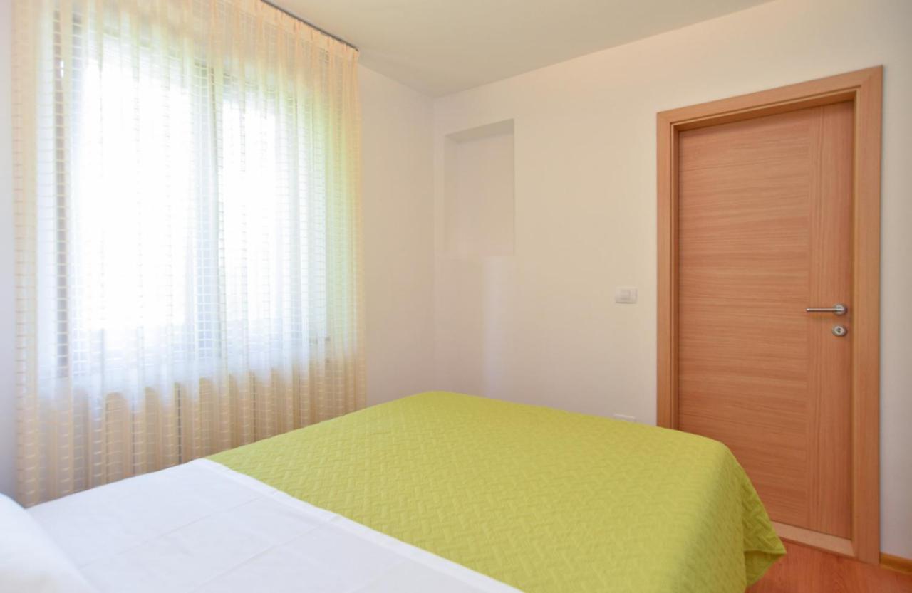 Apartment Snjezana 1064 Ровінь Екстер'єр фото